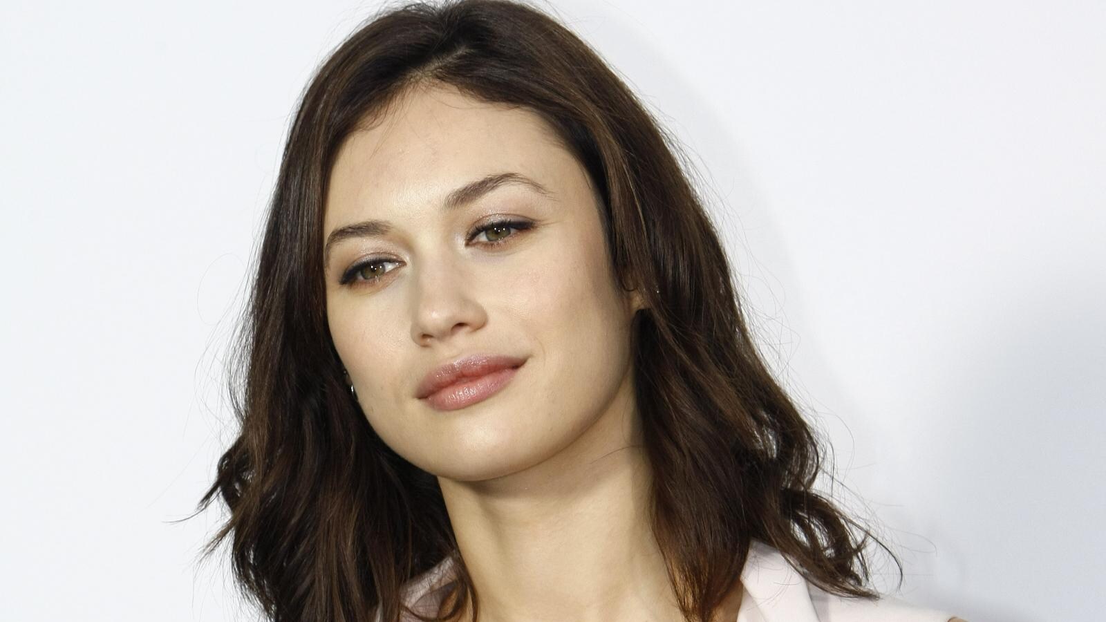 Non si pone limiti di conquista l'attore Tom Cruise il cui fascino sembra essere riuscito perfino a stregare la bellissima Bond Girl Olga Kurylenko