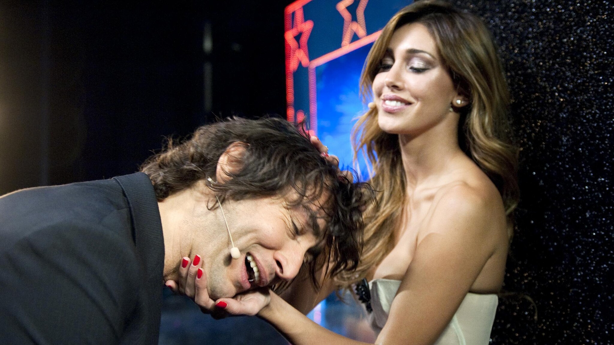 Il conduttore di Italia's got talent Simone Annichiarico svela che cosa si nasconde dietro il mondo dei falsi gossip