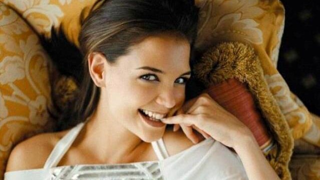 Terminata la storia d'amore con Tom Cruise, Katie Holmes ha tutte le intenzioni di rifiorire. E' così che, per ritrovare la sicurezza in sé stessa