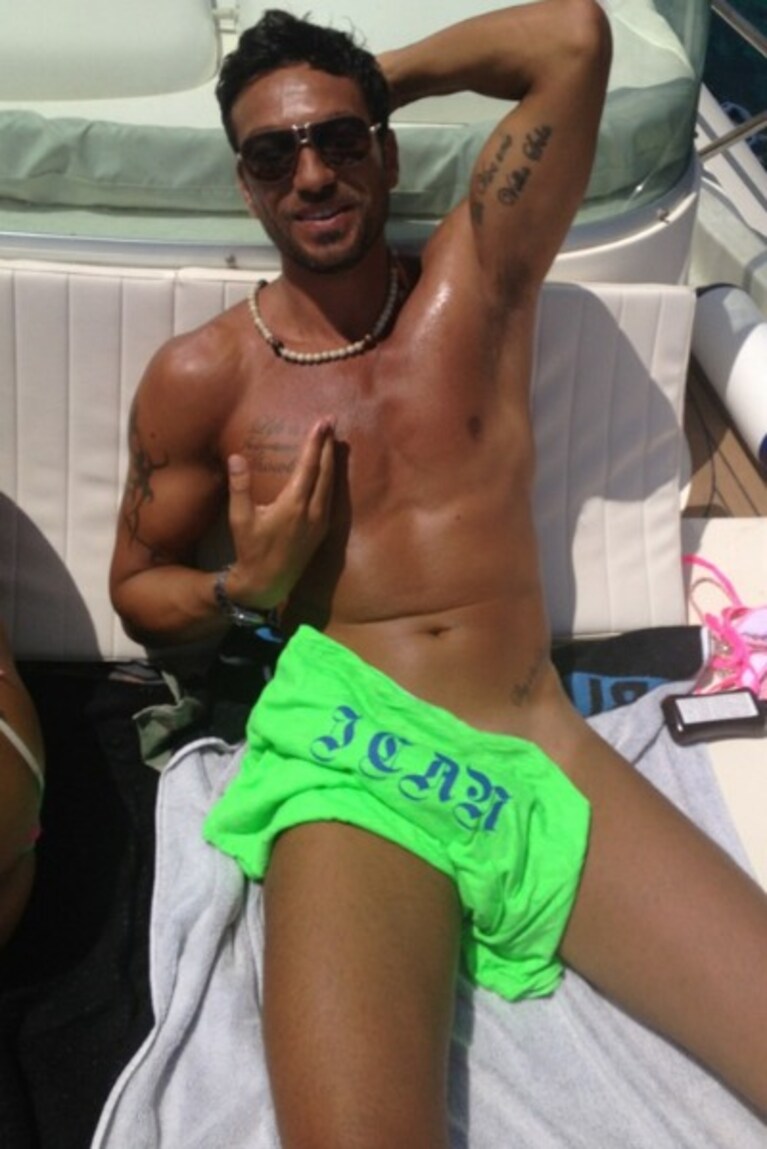 costantino nudo su twitter