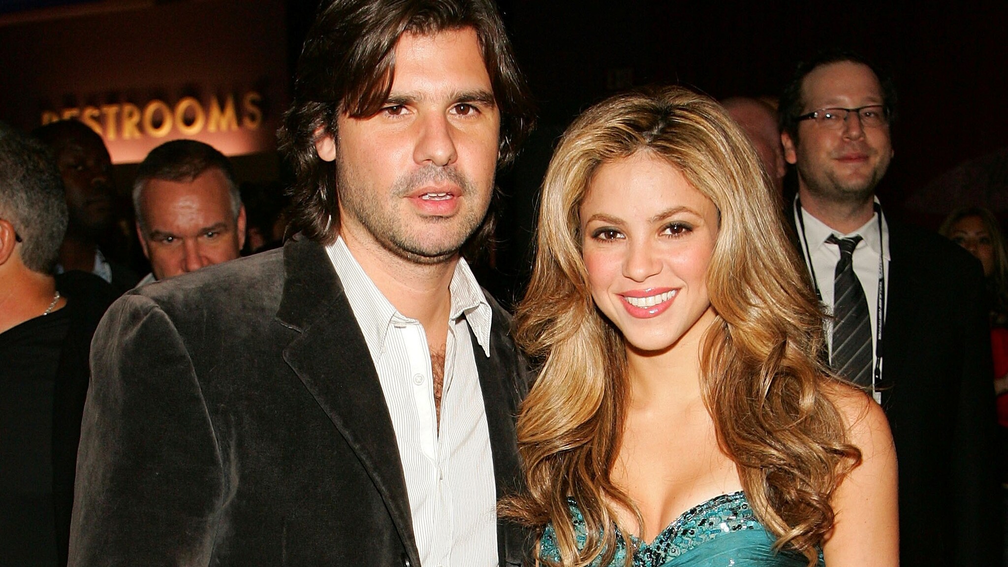 Antonio De La Rua, ex fidanzato di Shakira, ha depositato presso il tribunale di Londra una richiesta con la quale invita la celebre pop star a versargli parte del suo patrimonio