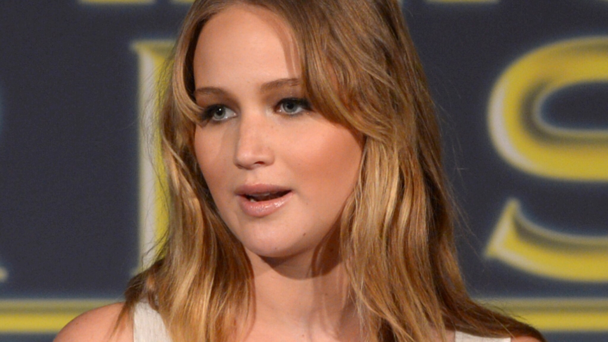 E' diventata ormai una star grazie al ruolo di Katniss Everdeen nel film Hunger Games ma Jennifer Lawrence non ha proprio nulla della diva