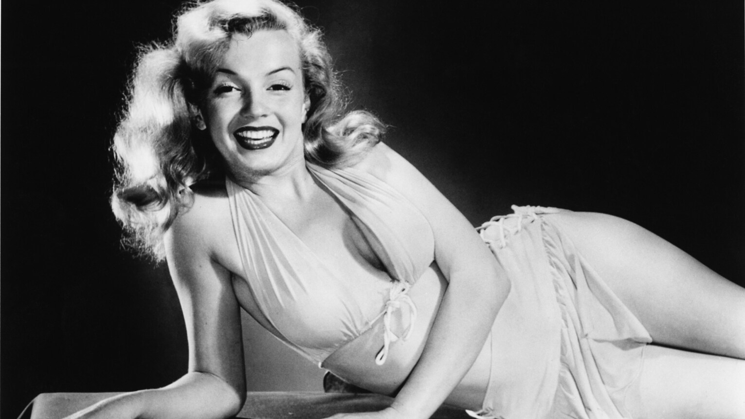 Playboy, la più famosa rivista al mondo nel campo della celebrazione della bellezza femminile, dedica un intero servizio alla diva senza tempo Marilyn Monroe