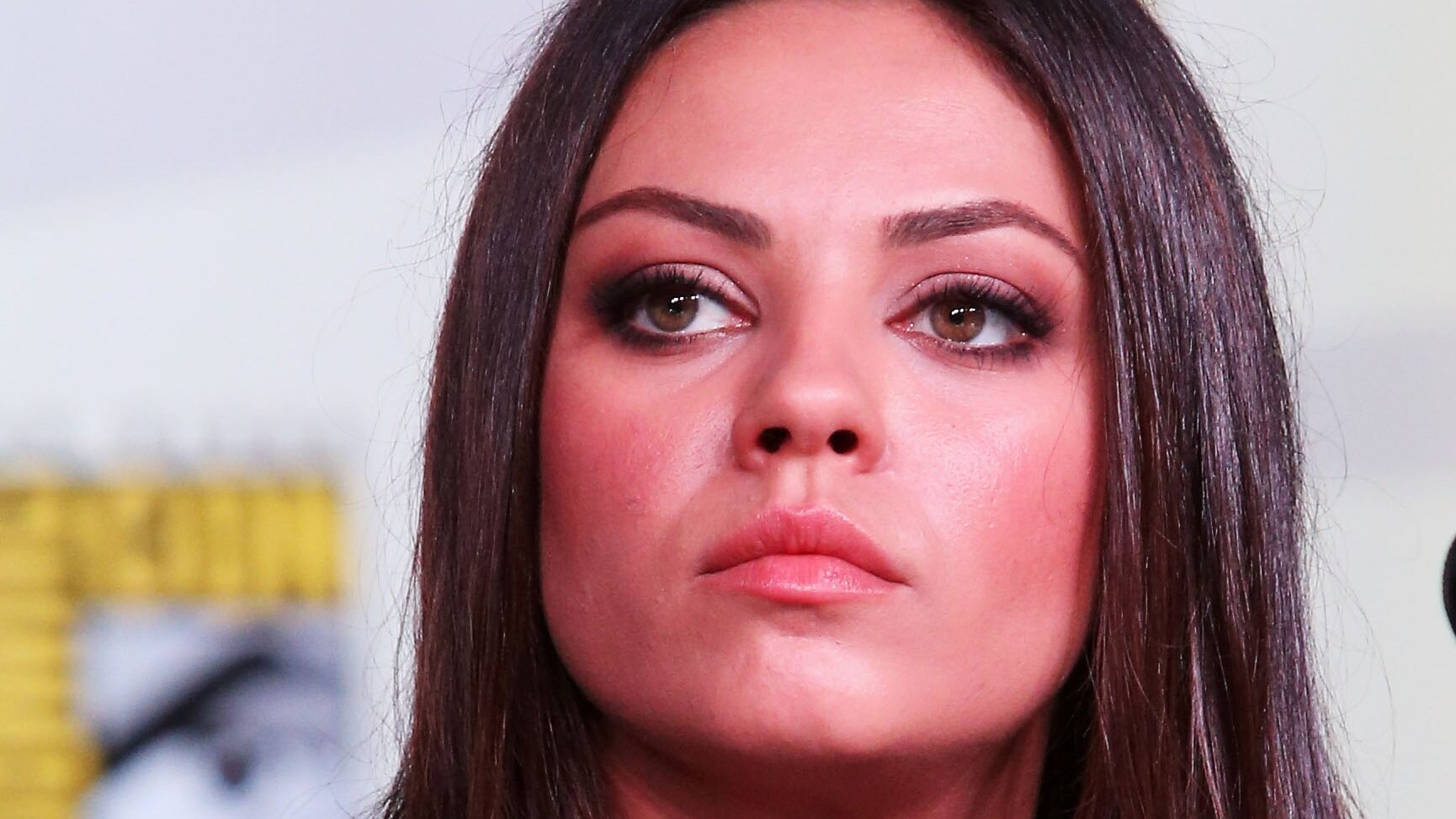 Anche Mila Kunis, nuova fidanzata di Ashton Kutcher, finisce tra le testimonial di passaggio