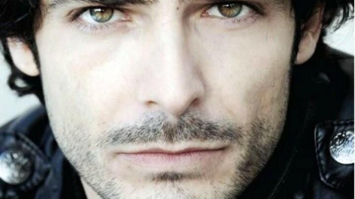 Le donne italiane lo hanno adottato quale nuovo sex symbol ma lui, Marco Bocci, continua a non crederci.