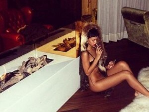 Sexy come poche, Rihanna può permettersi davvero di tutto
