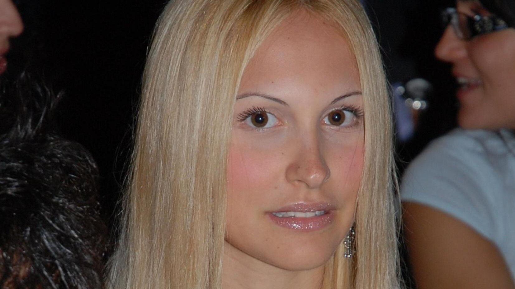 Roberto Saviano attacca su Facebook l'ex Papi Girl Noemi Letizia.