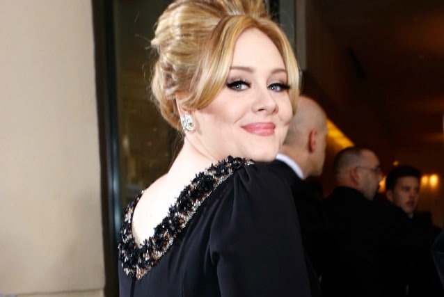 Adele snobba la stampa: "Il nome di mio figlio? Non ve lo dico!"