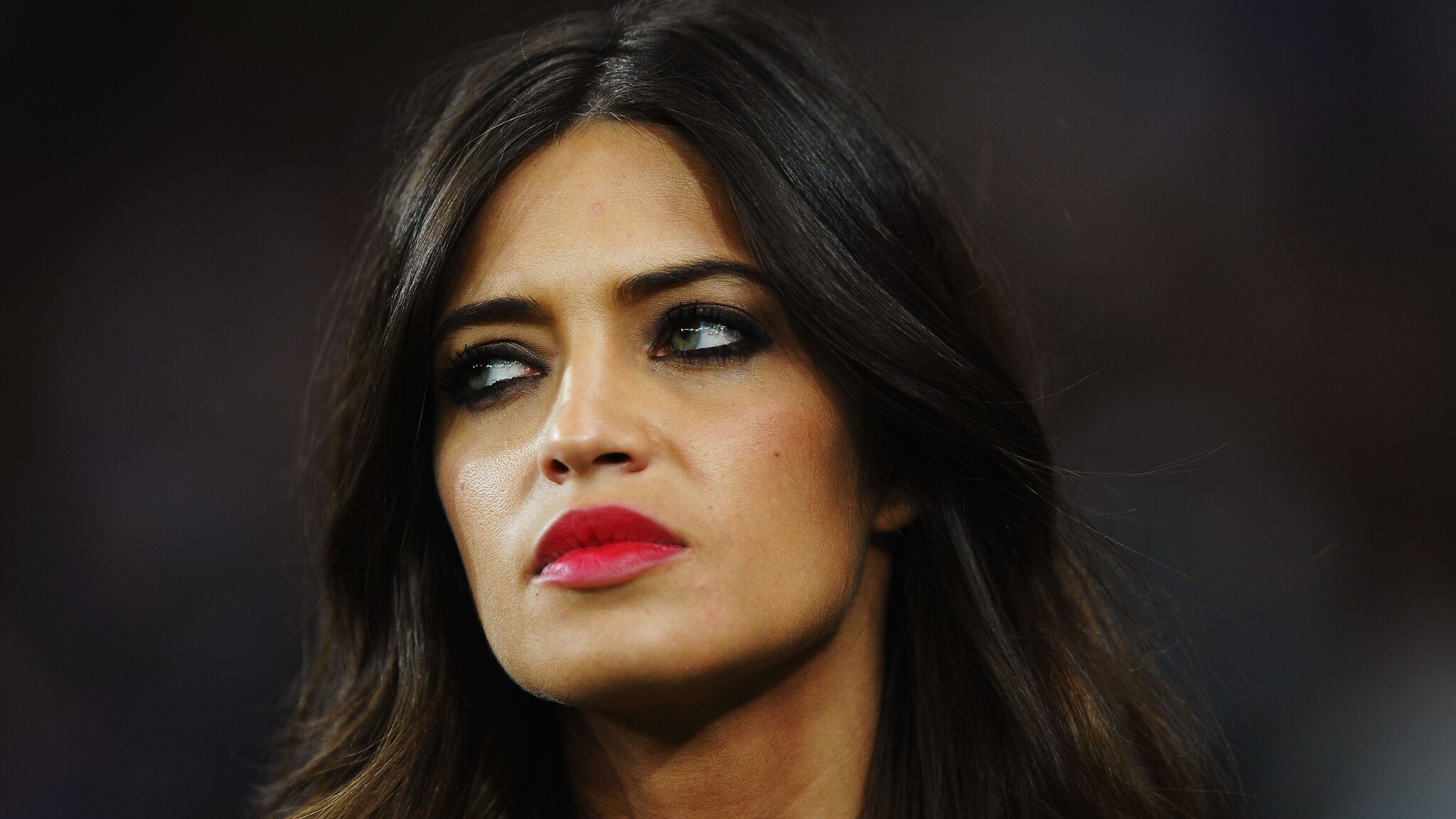Ce l'hanno davvero tutti con lei e per amore di Iker Casillas, Sara Carbonero starebbe pensando di abbandonare la sua professione di giornalista
