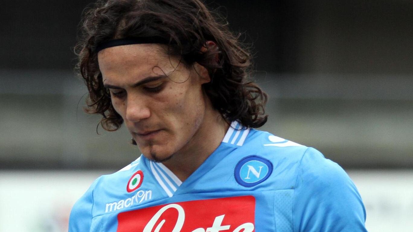 Ci sarebbe una donna misteriosa dietro l'improvvisa crisi professionale di Edinson Cavani