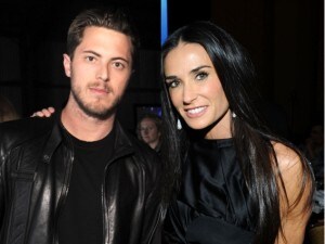 Demi Moore ci ricasca ha un nuovo toyboy, l'ex fidanzato di sua figlia