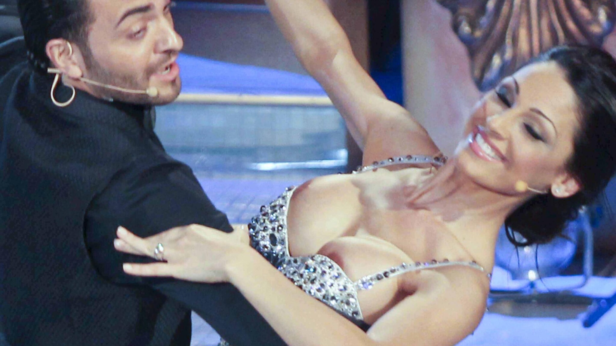 Ecco tutte le foto delle star alle prese con involontari - ma non per questo meno sexy - fuori di seno
