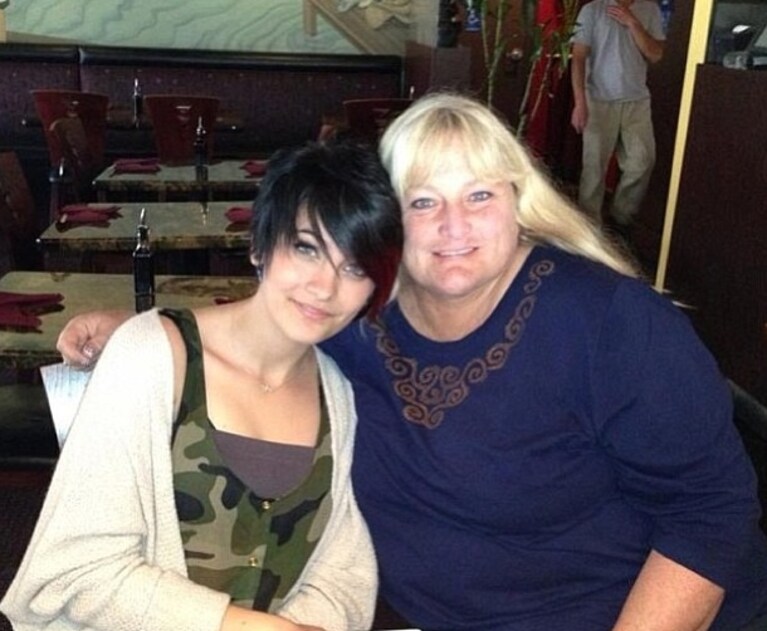 Paris Jackson e sua madre biologica Debbie Rowe