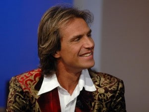 Sono passati ormai sette anni da quella famosa lite in diretta tv tra Pappalardo e Zequila, ma la ruggine tra "Er Mutanda" e Mara Venier resta: "La signora Venier continua a dire che l'hanno sostituita a causa mia".