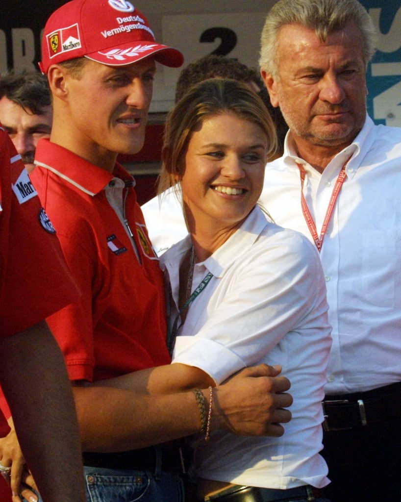Corinna Betsch, la moglie di Schumacher è disperata, si sta facendo forza per i figli Corinna Betsch, la moglie di Schumacher è disperata, si sta facendo forza per i figli
