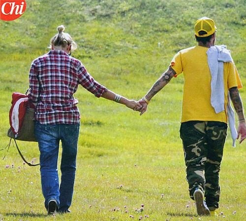 Alessia Marcuzzi e Francesco Facchinetti mano nella mano