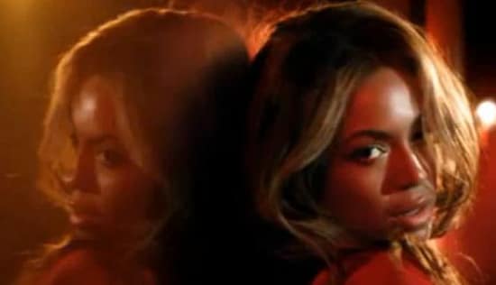 beyonce-allo-specchio
