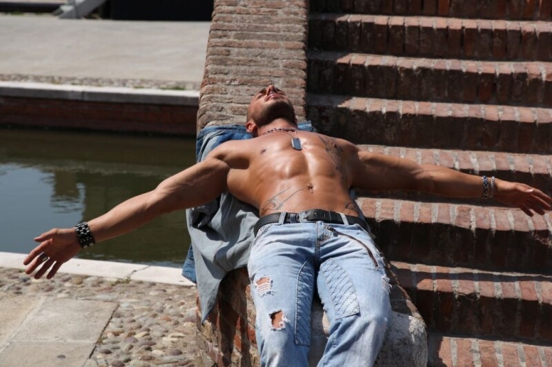 backstage-calendario-malemodel-2012