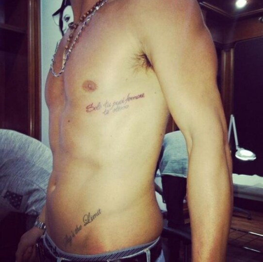 Anche-lui-fan-del-text-tatoo