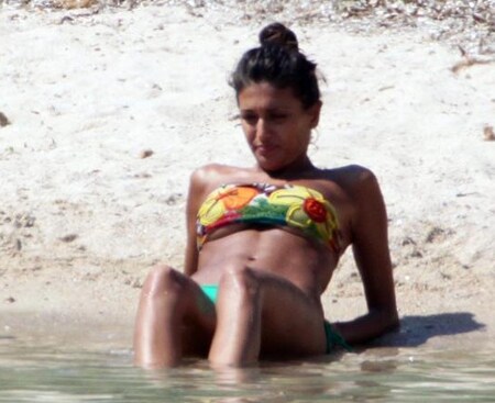 la buccino prende il sole a riva