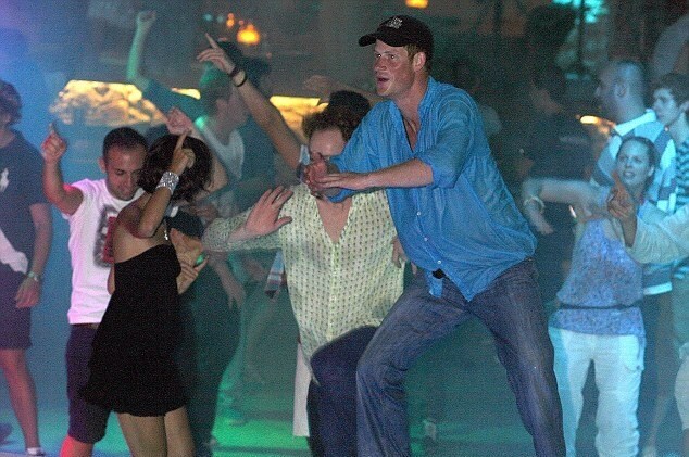 Il-Principe-Harry-in-discoteca
