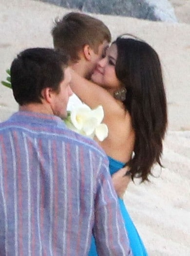 selena-abbraccia-il-fidanzato