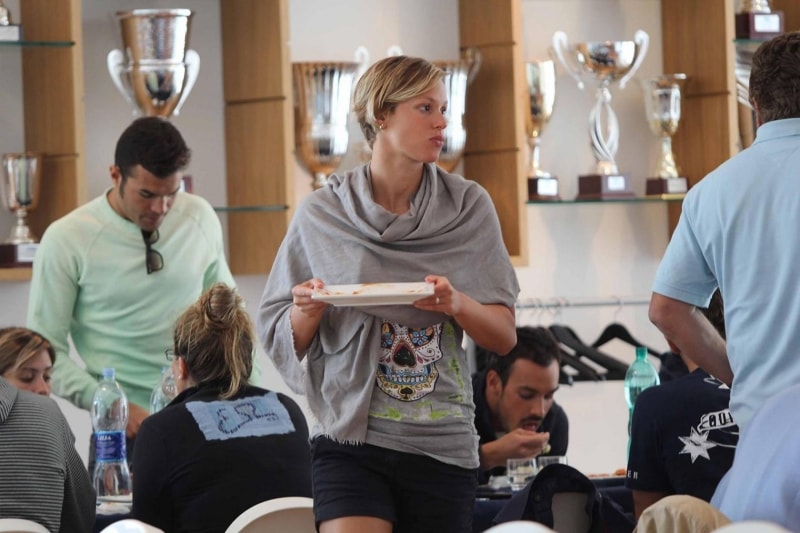 la-campionessa-va-a-riempire-il-piatto