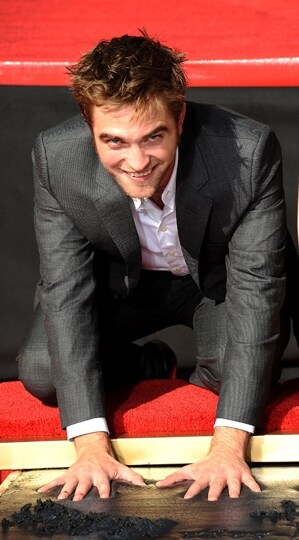 robert-pattinson-lascia-le-impronte-al-chinese-theatre