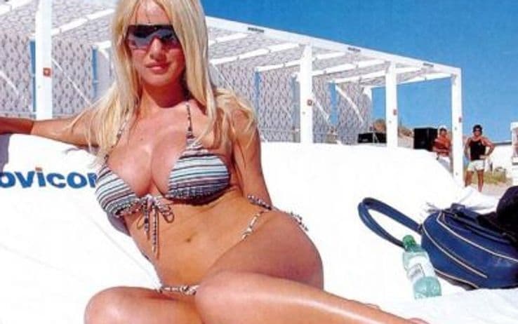 Luciana Salazar al mare