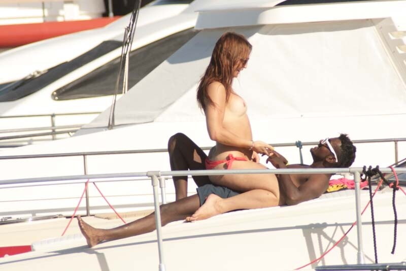 Il topless di Manila Gorio