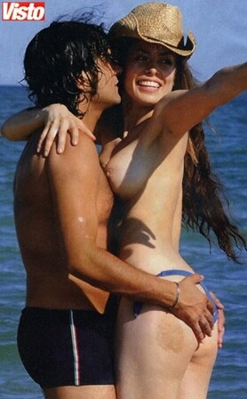 maria-in-topless-abbraccia-mauro