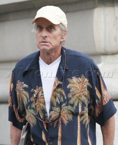 michael-douglas-ha-il-cancro-ma-non-molla