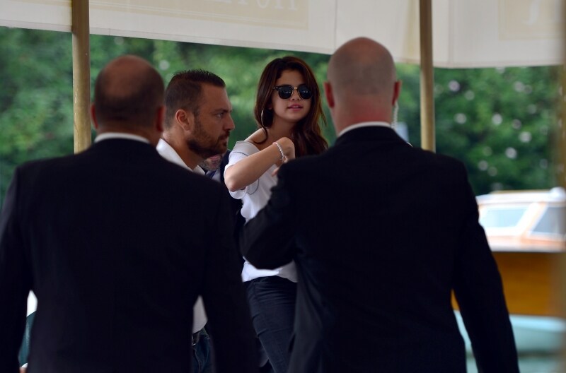 Uno-sguardo-ai-paparazzi-appostati