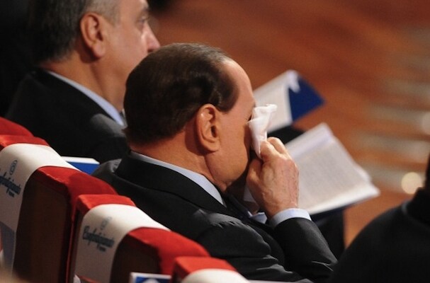 Berlusconi si tampona con il fondotinta