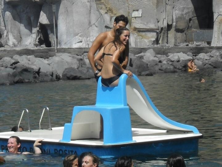 La-coppia-di-Uomini-e-Donne-in-pedalo