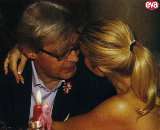 sgarbi-e-vittoria-risi-coccole-a-cena