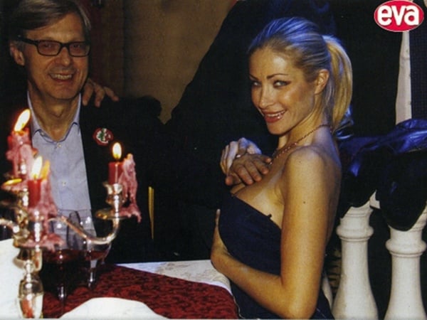 sgarbi-tocca-seno-di-vittoria-risi