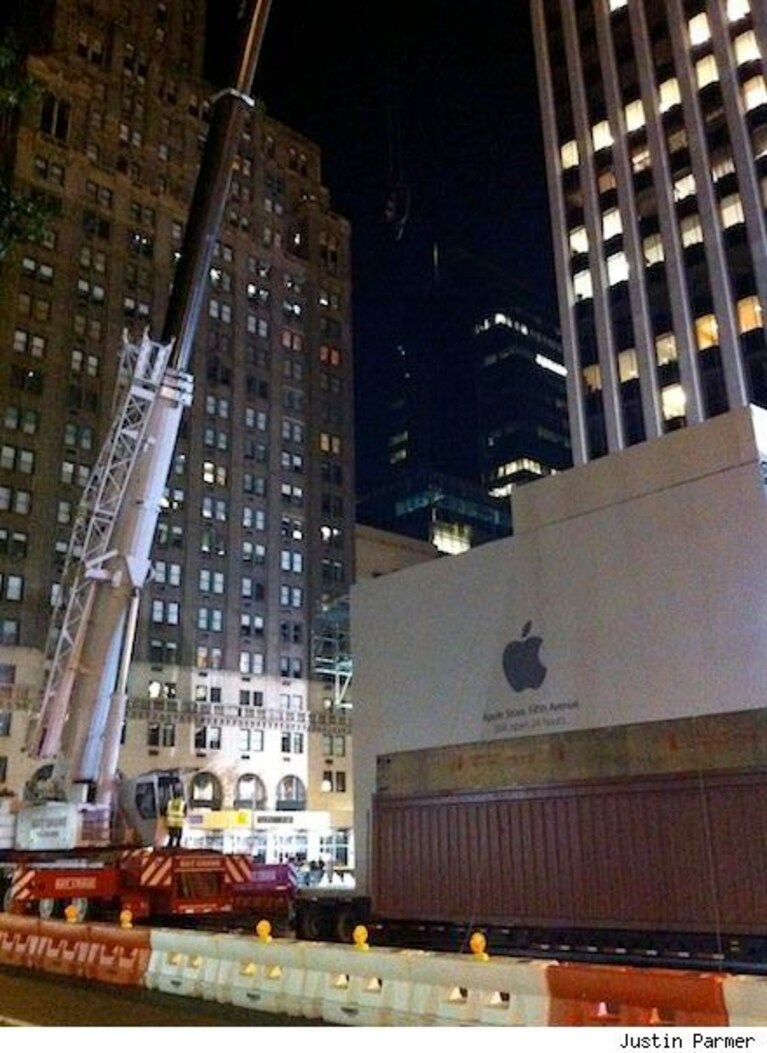 Apple-5thAveCube-inline3