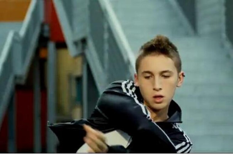 Alessandro Travaglio, in arte Trava Dj nel video Tranne Te di Fabri Fibra