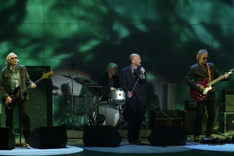 La band di Michael Stipe suona da Fabio Fazio