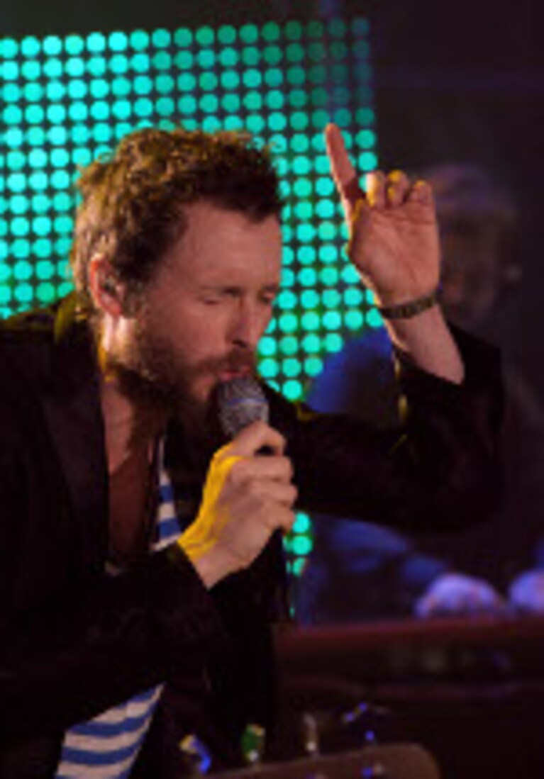 Jovanotti ripartirà in concerto per un "tour-de-force" della durata di un mese.