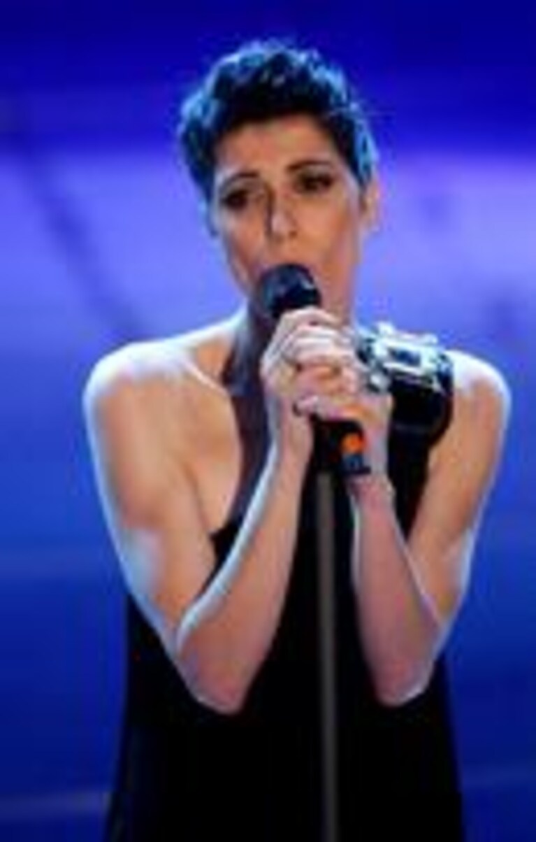 Giorgia durante la sua esibizione al Festival di Sanremo del 2008