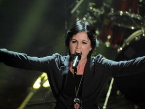 Il ritorno della rock band irlandese in Italia con una breve ma intensa esibizione alla serata finale del Festival di Sanremo 2012. Energici come sempre, regalano minuti di forti emozioni alla kermesse.