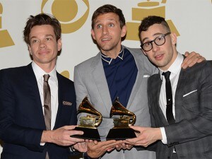 I Grammy Awards 2013 nel segno della musica indipendente: i Black Keys fanno incetta di premi, i Mumford & Sons sono il "Disco dell'anno" mentre "We are young" dei Fun. è la "Canzone dell'anno". Sono i frutti degli investimenti delle major in un particolare segmento del mercato, condizionato fortemente da iTunes.