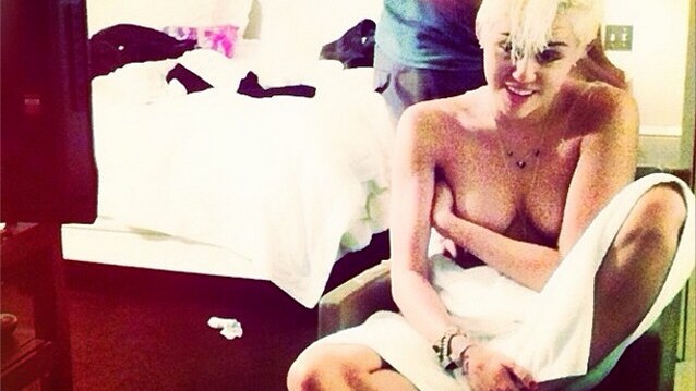 miley-cyrus-topless