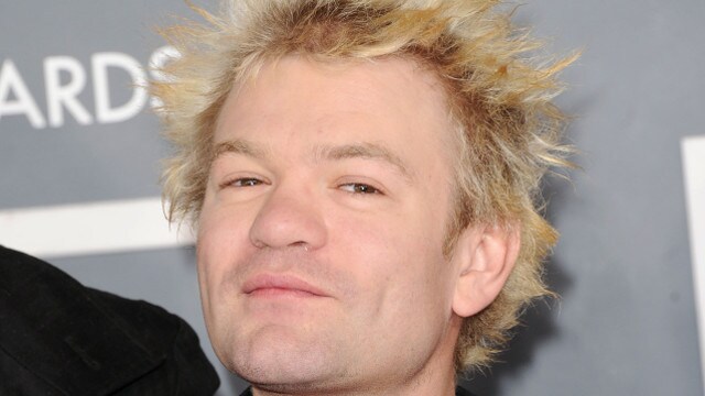 Deryck-Whibley-sum-41