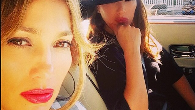 Jennifer-Lopez-Leah-Remini