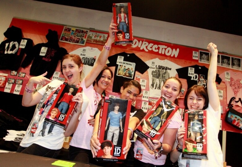 Le directioners fanno razzia di bambolotti