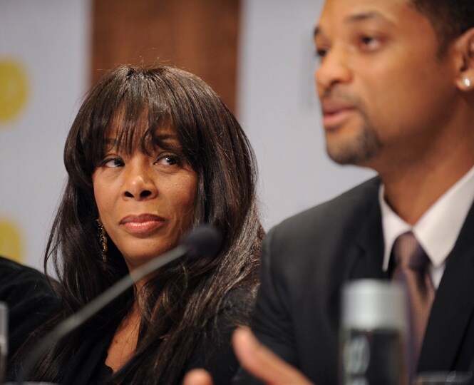 La-cantante-ad-una-conferenza-stampa-con-will-smith