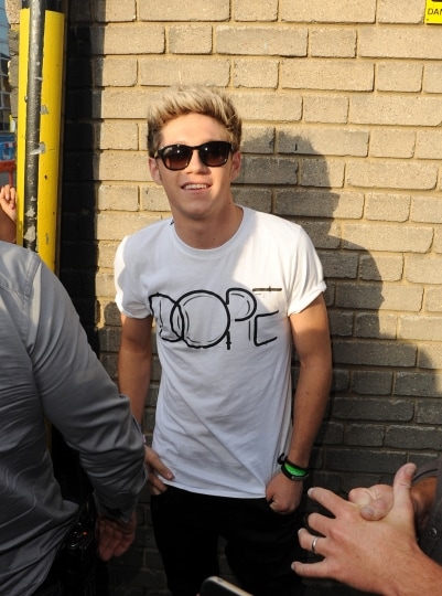 Niall è sorridente